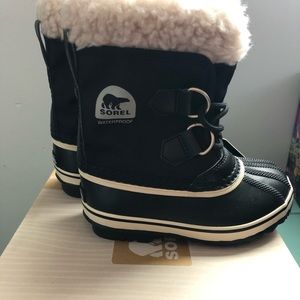 NEW NEVER WORN SOREL CHILDS BOOT